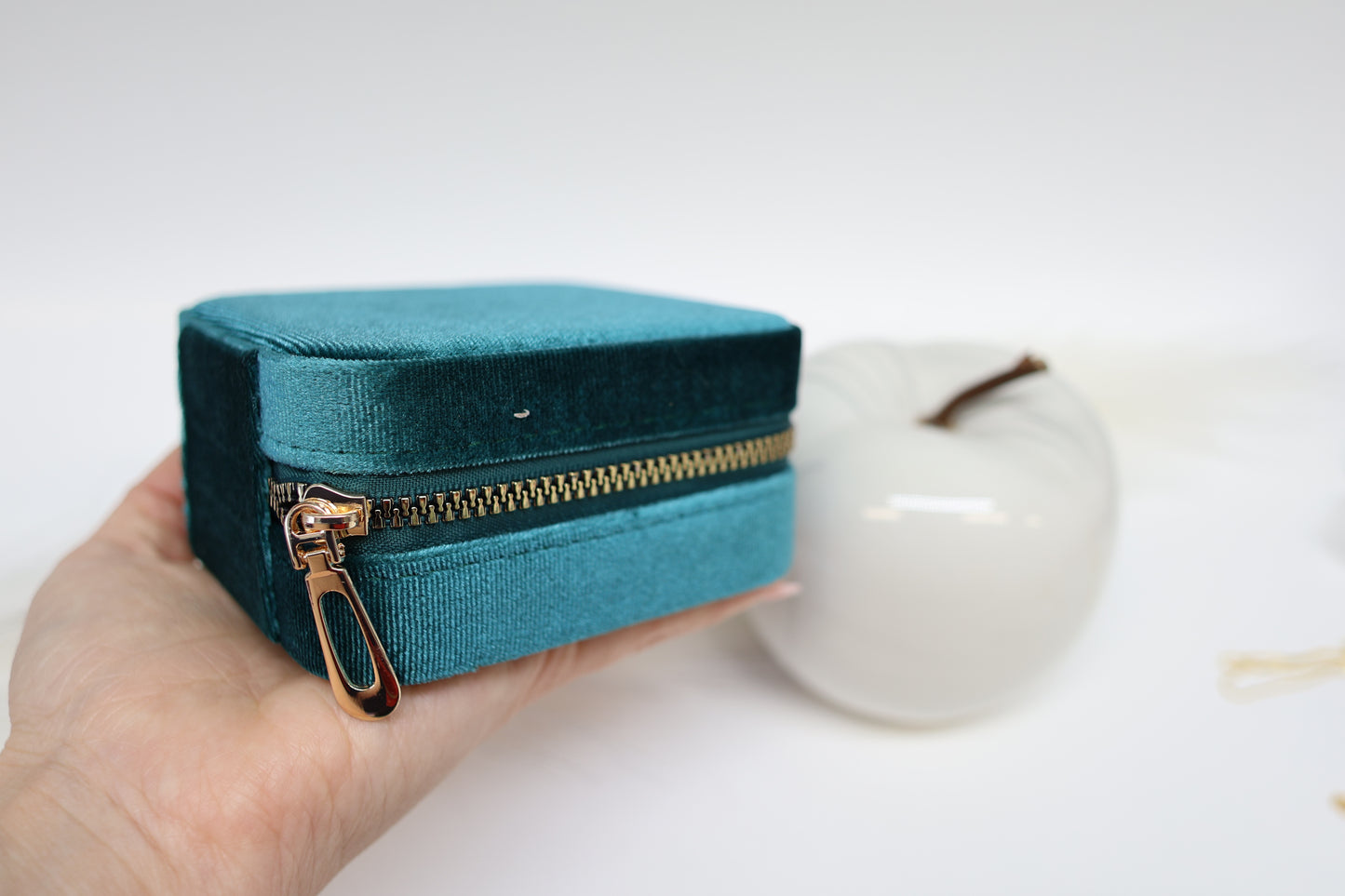 Velvet Travel Jewelry Organizer, Portable Jewelry Storage Box with Mirror Zipper Square Boxes Earrings Necklace Ring Jewelry Organizer Display for Travel