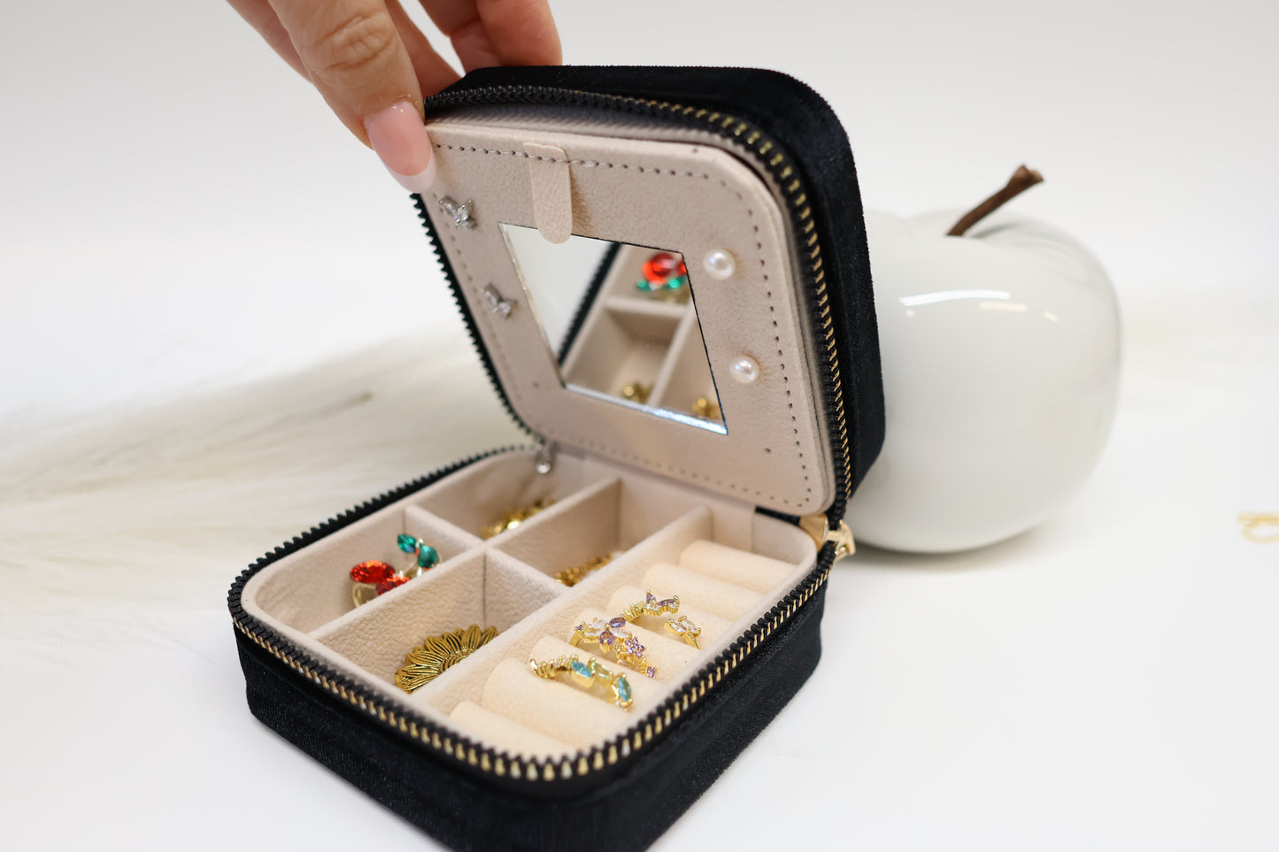 Velvet Travel Jewelry Organizer, Portable Jewelry Storage Box with Mirror Zipper Square Boxes Earrings Necklace Ring Jewelry Organizer Display for Travel