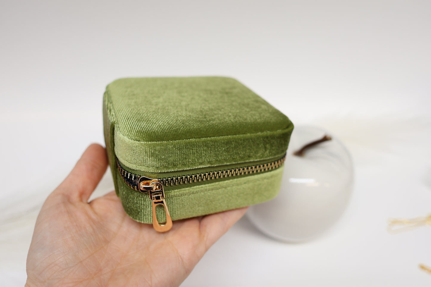 Velvet Travel Jewelry Organizer, Portable Jewelry Storage Box with Mirror Zipper Square Boxes Earrings Necklace Ring Jewelry Organizer Display for Travel