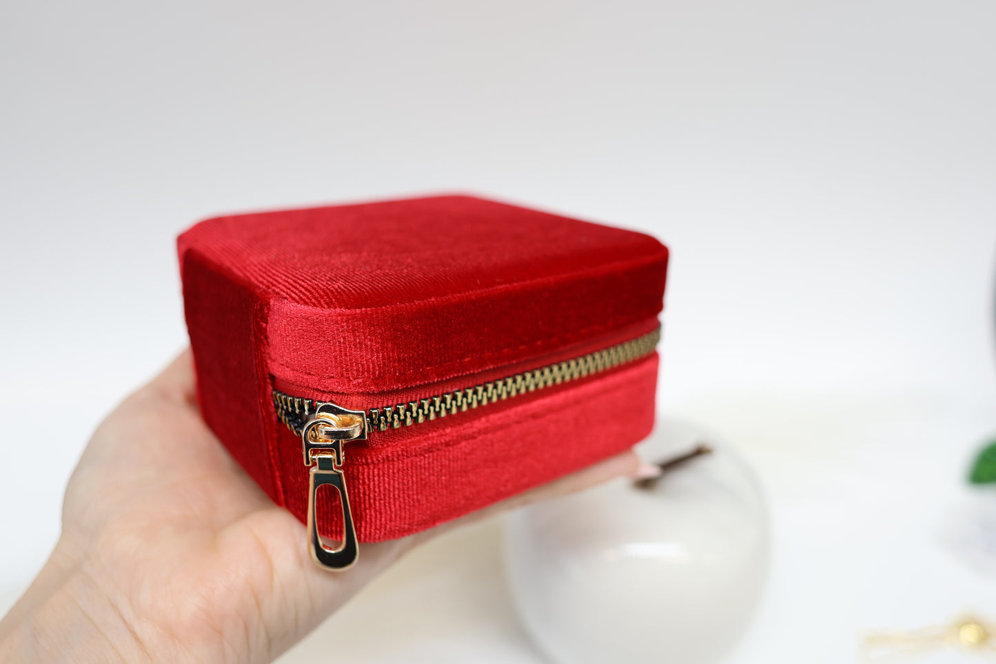 Velvet Travel Jewelry Organizer, Portable Jewelry Storage Box with Mirror Zipper Square Boxes Earrings Necklace Ring Jewelry Organizer Display for Travel